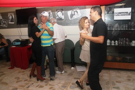 Convidados tiveram direto à uma mini aula de danças, com professores convidados pelo Sindicato. Foto: Generosa Gonçalves